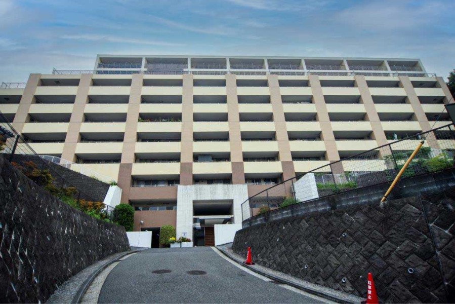 2駅2路線に恵まれたアクセスが快適な日々を叶えます。『上大岡』駅へも徒歩圏内で、通勤・通学・お買物にも便利です。大好きなペットと一緒に暮らせるマンションです。