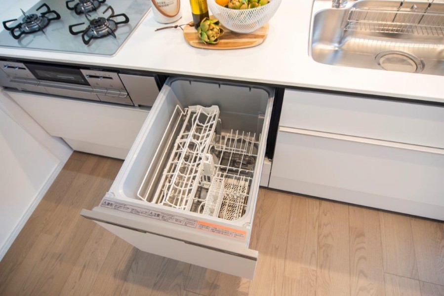 ◆食器洗浄乾燥機◆家事の時間を短縮できる優れもの。さらに節水・節約を同時に行うことができるので、大変人気があり重宝します。