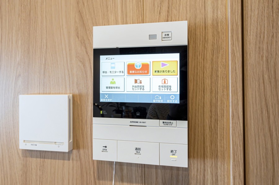 ◆TVモニター付インターホン◆訪ねてきた相手をモニター越しに確認でき、防犯対策に役立ちます。インターホン越しに話をすることが可能です。