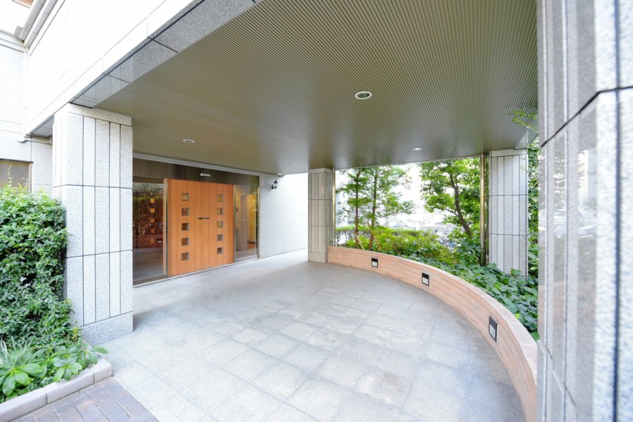 駅近ですので、大阪市内はもちろん近隣他府県へのアクセスも良好です。駅前にはあべのハルカス、あべのキューズモールなど商業施設も充実、その他天王寺動物園などもあり日常生活から休日まで充実した生活を送れます。