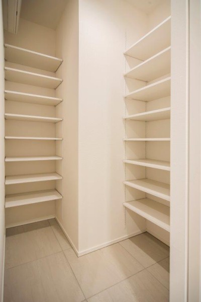 玄関にはシューズインクローゼットが備わっています。ご家族のお手持ちのシューズをきれいにしまえるので、玄関はいつもすっきり。履きたい靴もすぐに見つけられます。