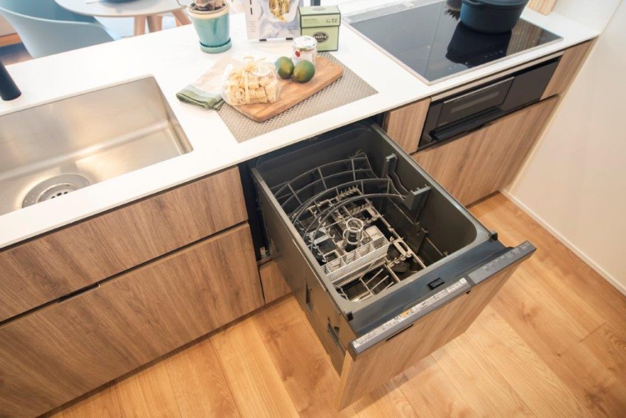 ◆食器洗浄乾燥機◆家事の時間を短縮できる優れもの。さらに節水・節約を同時に行うことができるので、大変人気があり重宝します。