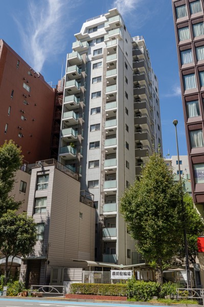 『蔵前』駅徒歩2分の好立地。スーパーやコンビニエンスストア、郵便局、病院が徒歩圏内にあり、生活に便利な住環境です。あると便利な宅配ボックス・トランクルーム付きです。