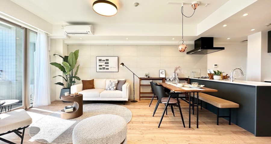 心がほっとする陽光が注がれるリビングダイニングは、開放感と安らぎを享受したのびやかな住空間です。心地よい時間が流れ、明日への活力を養うことができる居心地の良いリビングダイニングキッチンです。