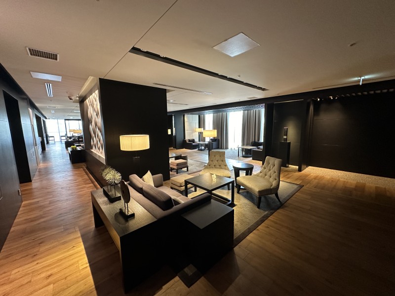 2Fにはオーナーズラウンジ＆カフェが設置されています。所有者のみが使用できる贅沢な空間で癒しのひと時を過ごせます。その他にもフィットネスルームやゲストルーム、ペット足洗い場などもあり共用施設も充実しています。