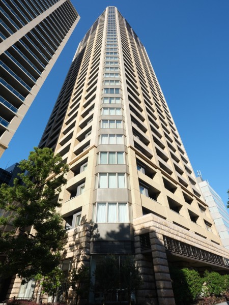 『三田』駅徒歩3分、『田町』駅徒歩6分。都心のロケーション・駅へのアプローチが良好の立地です♪住まいのプライバシーを上層階で確保しながら、快適なマンションライフを実現できます。