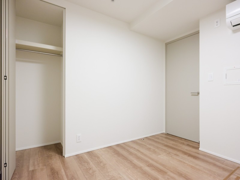 サービスルームは、クローゼットがあるので季節物を収納したり、ワークスペースや子供部屋としても活躍できそうなお部屋です。