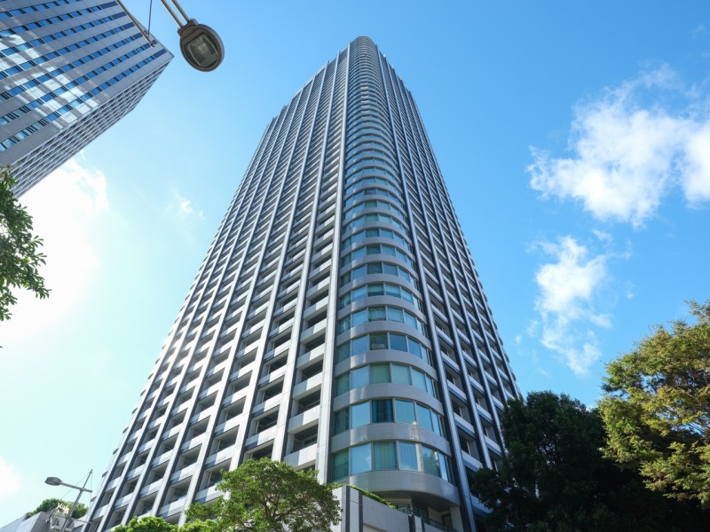 『汐留』駅徒歩3分！東京都立浜離宮恩賜庭園の真正面のロケーションをご堪能頂ける好立地。港区アドレスでありながら、中央区にも隣接している汐留エリアです。