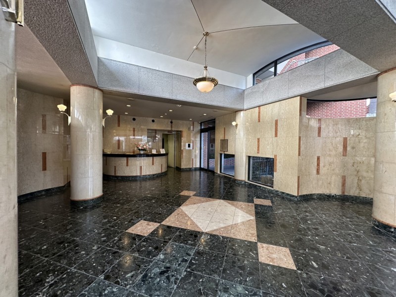 平成2年建築、総戸数22戸の建物です。共用部分もきれいに保たれており、管理体制もしっかりしていますタイル張りと丸みを帯びた外観が印象的なマンションです。