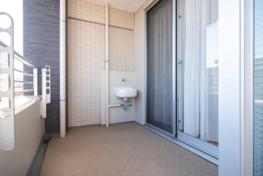 ◆スロップシンク◆ちょっとしたガーデニングを楽しみたい方も、鉢植えやプランターなどの水やりが簡単にできます。靴や雑巾といった洗い物も気兼ねなく洗えますね。