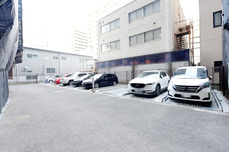 内環状線や新御堂筋に近く、お車での移動もしやすいエリアです。休日のレジャーや日常のお買い物もしやすい環境です。ペット飼育可能で、大切な家族と暮らせます。2024年9月より大規模修繕工事実施中、管理体制も良好です。