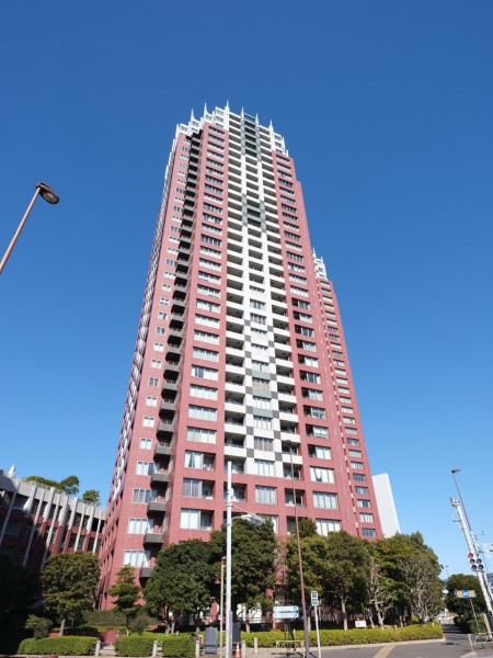 総戸数525戸のツインタワーレジデンスです。安心の24時間有人管理・トリプルオートロックを導入するなど、都心らしさを感じるハイグレードなマンションです。