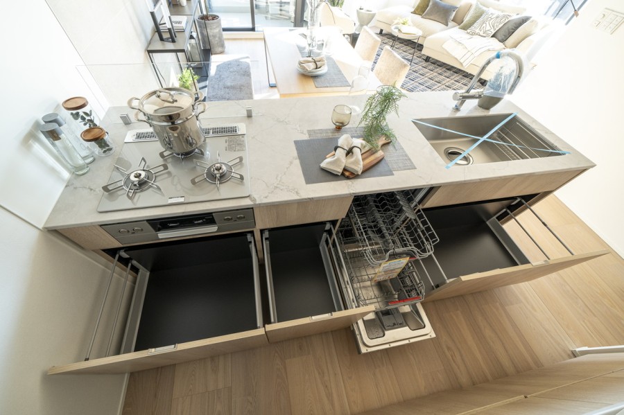 ◆食器洗浄機◆家事の時間を短縮できる優れもの。さらに節水・節約を同時に行うことができるので、大変人気があり重宝します。