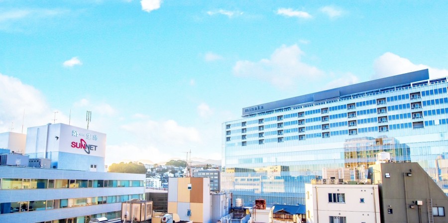 バルコニーからの眺望です。高い建物が少なく、開けた眺望です。