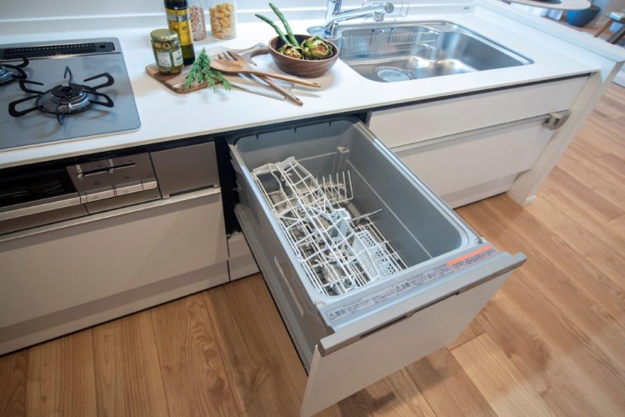 ◆食器洗い機◆家事の時間を短縮できる優れもの。さらに節水・節約を同時に行うことができるので、大変人気があり重宝します。 ⑨書斎などにちょうど良いサイズの洋室3です、エアコンを新規に設置しており、快適に過ごせます。