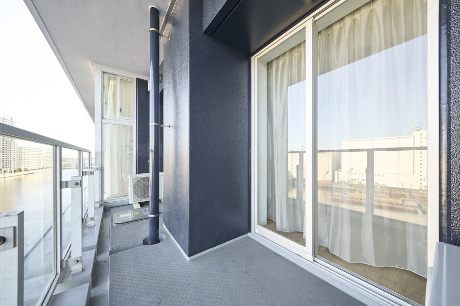 リビングと洋室2に隣接したバルコニーです。暮らしの中で大切な光と風を演出してくれる居心地の良い空間です。