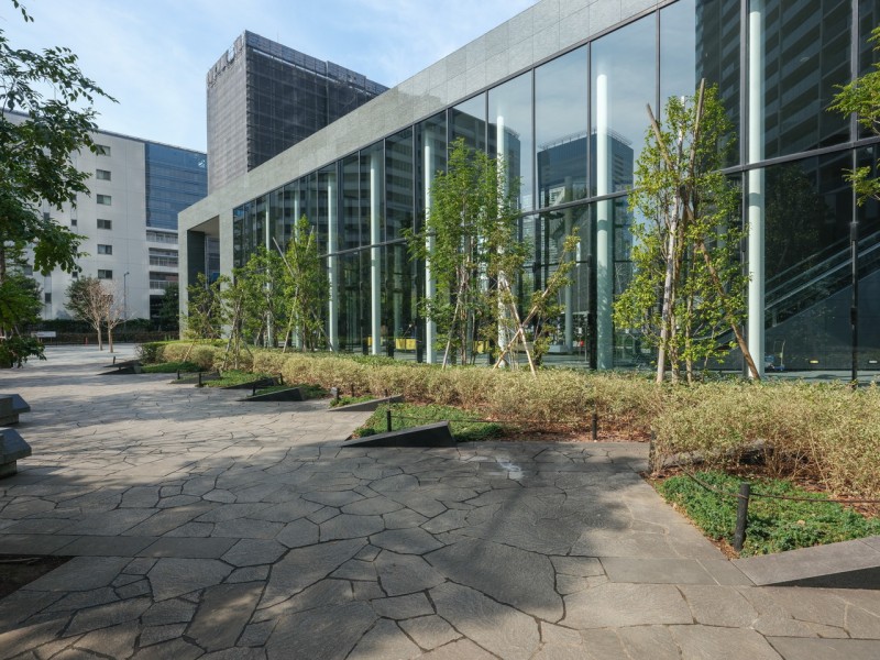 都会的で瀟洒なデザインのファサードです。24時間有人管理・スカイラウンジやゲストルーム、シアタールームなどハイグレードな共用施設が整っています。