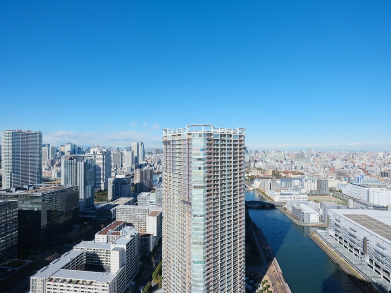 豊かな水と光を感じられる気持ち良い景色が広がります。憩いのある日々を愉しめる、彩り豊かな暮らしを送れます。