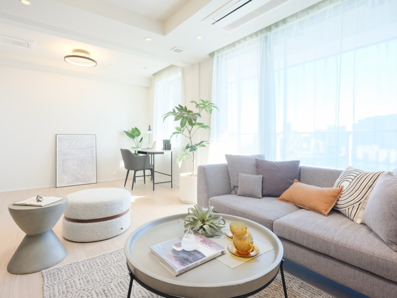 リビングダイニングは、隣接する洋室を開放するとフラットに広く室内を快適に活用いただけるので、ご家族や友人との楽しい時間をお過ごしいただけます。