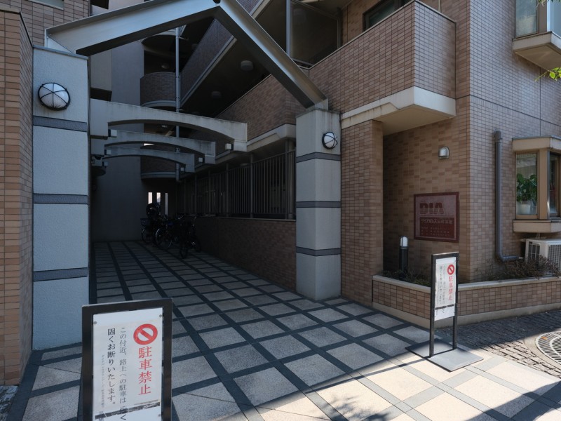 上質な居住空間へやさしく誘うエントランスです。長期修繕計画書有・東急グループの安心の管理体制マンションです。