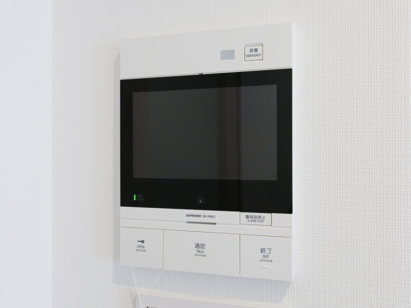 ◆TVモニター付インターホン◆訪ねてきた相手をモニター越しに確認でき、防犯対策に役立ちます。インターホン越しに話をすることが可能です。
