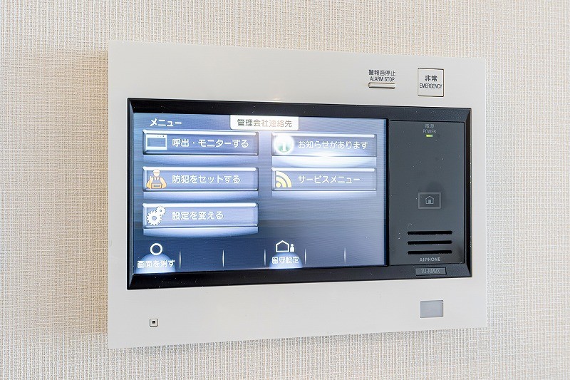 ◆TVモニター付インターホン◆訪ねてきた相手をモニター越しに確認でき、防犯対策に役立ちます。インターホン越しに話をすることが可能です。