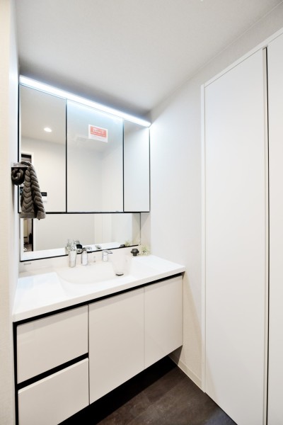 タッチレススイッチで手が濡れていても照明をオンオフでき、清潔に使用出来ます。毎日使う場所だからこそ、清潔感と使いやすさを考慮した設備を採用しています。