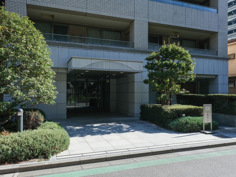 堂々たる趣の中に自然の潤いも感じる外観は、住まう方が描く理想のライフステージを実現させます。