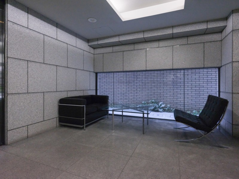 高級感と気品が溢れるエントランスホールです。お手入れが行き届いた綺麗な共用部が、安らぎに満ちた暮らしへ誘います。