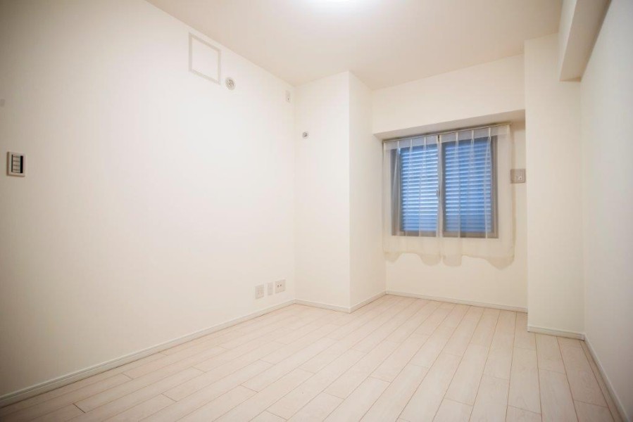 洋室2は廊下からアクセスするプライベートルーム。クローゼットがあるので、居室部分を余すことなく使えるよう、住まう人を思った工夫が施されたお部屋です。