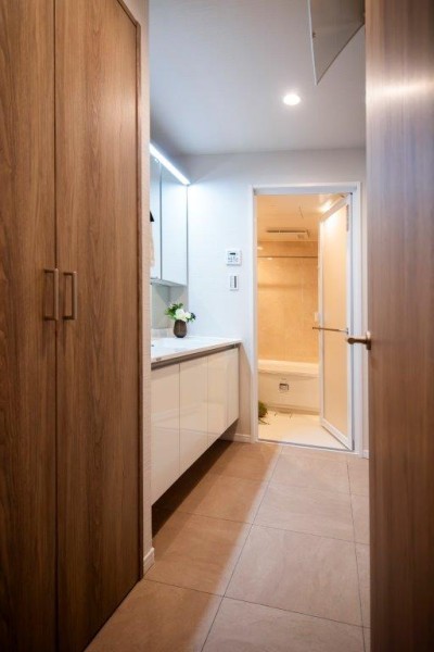 洗面室の収納です。小物などもきれいに納めることができます。