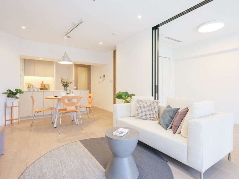 LDには床暖房を敷設したので、寒い冬でも足元からじんわり温もりを感じます。自分の世界に没頭する時間も、ご家族の団らんも大切にできる空間です。