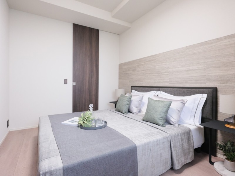 洋室１は主寝室に最適な約7帖のお部屋です。大容量のウォークインクローゼットがあるので、居室部分は広々とお使いいただけます。