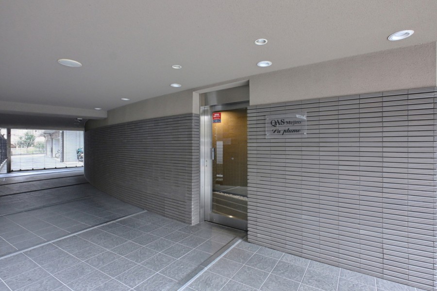 定期的なメンテナンスが行われ綺麗に保たれたエントランスです。モダンで清潔感漂う共用部が、明日への活力を与えてくれるマンションです。