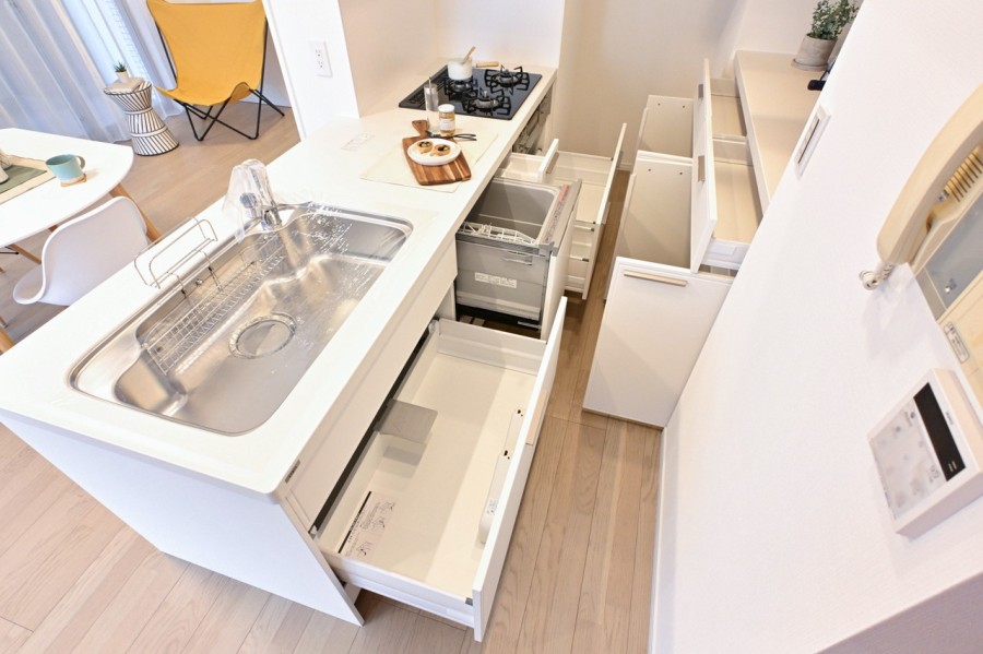 ◆食器洗浄機◆家事の時間を短縮できる優れもの。さらに節水・節約を同時に行うことができるので、大変人気があり重宝します。