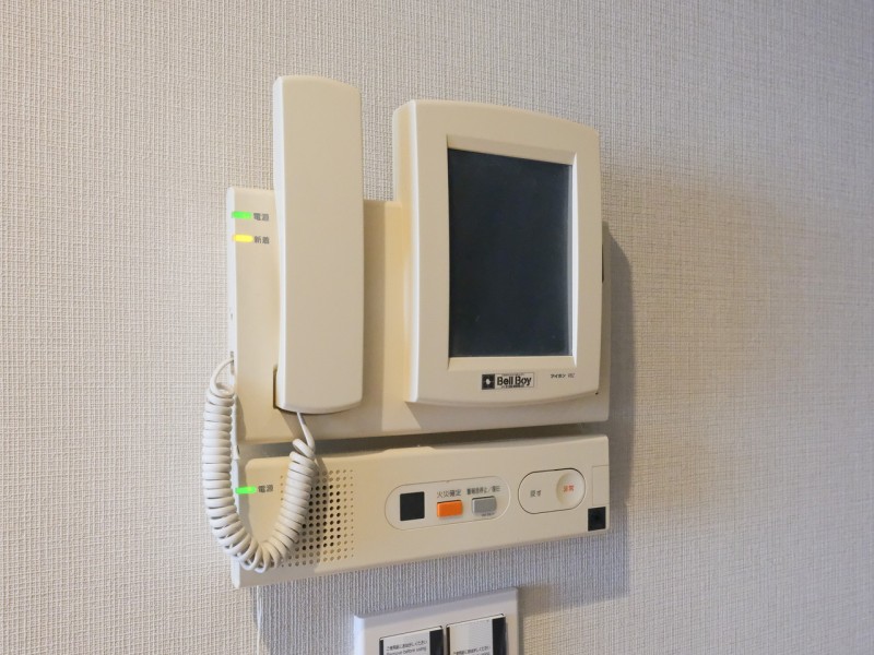 ◆TVモニター付インターホン◆訪ねてきた相手をモニター越しに確認でき、防犯対策に役立ちます。インターホン越しに話をすることが可能です。
