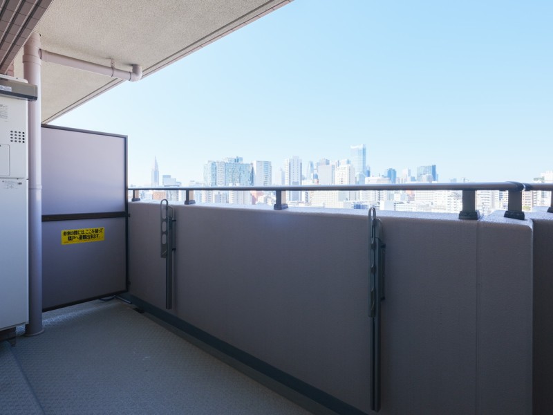 暮らしに大切な光と風をめいっぱい感じることができるリフレッシュスペースです。物干し金物付きなので、簡単に洗濯物が干せますね♪