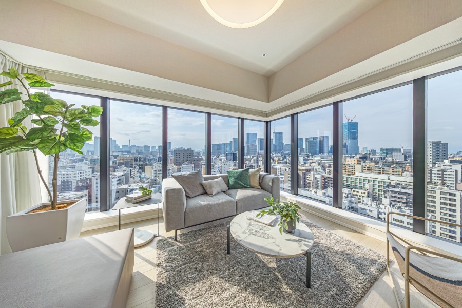 約19.4帖の広々LDKには穏やかな時間が流れ、大きな窓からたっぷりの自然光が振り注ぎます。心地よい時間が流れ、明日への活力を養うことができる居心地の良いお部屋です。