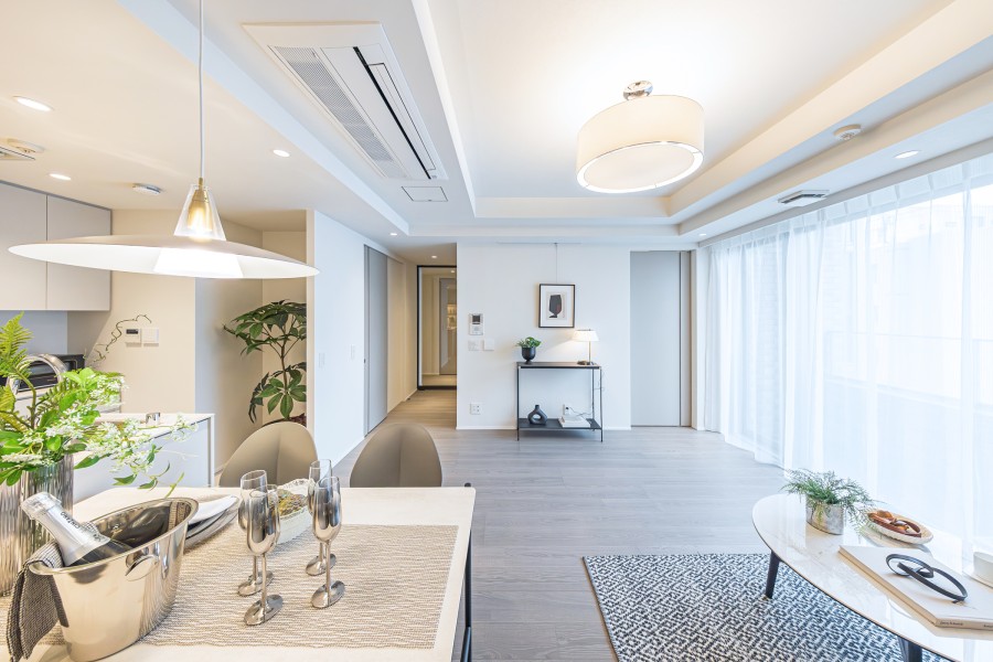 【住み心地の良さで選ぶ家】のんびりゆったりな空間には自然光の明かりと木の温もりがお似合いです。ナチュラルテイストな内装はどんな家具にも相性バッチリです。