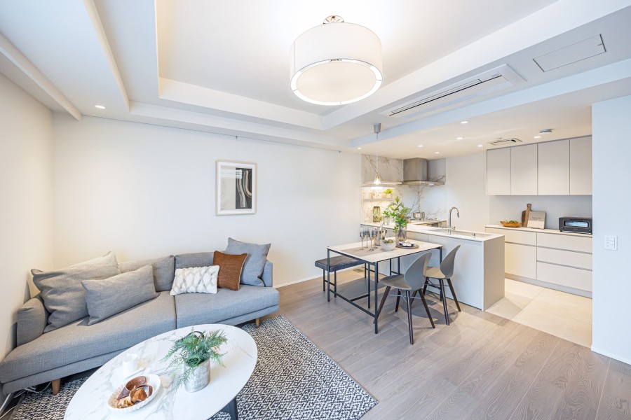 のびやかなリビングダイニングには床暖房を敷設しました。キッチンにもあります！大切なペットもいっしょに、ご家族みなさんが一年中快適にお過ごしいただけます。