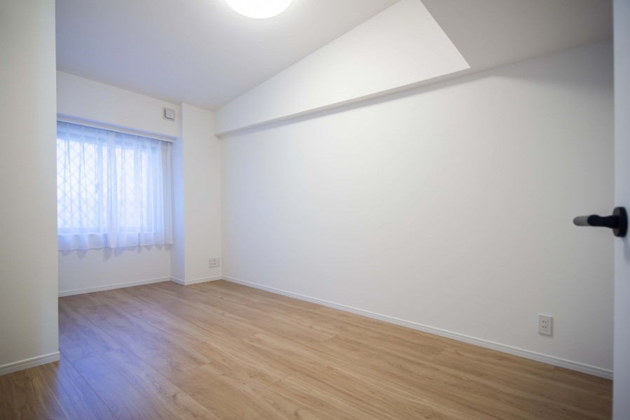 洋室2には頼もしい収納力を持つウォークインクローゼットを備え付けました。居室部分を広々とお使いいただけます。