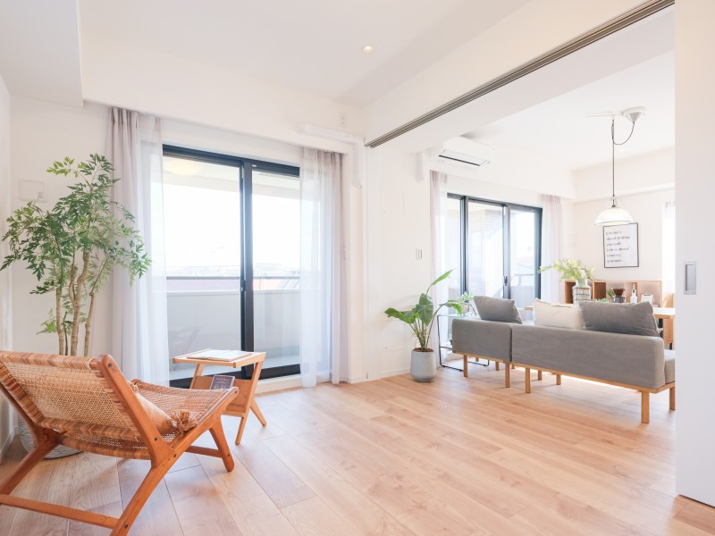 洋室4は、普段は引き戸を開放し拡張リビングとして使ったり、来客時は引き戸を閉めてプライベート空間を隠したり、フレキシブルにお使いいただけます。