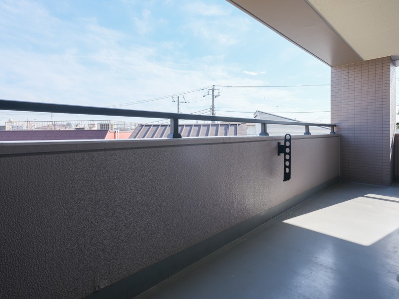 心がほっとするような開放的なバルコニーです。暮らしに大切な光と風を感じることができるリフレッシュスペースです。