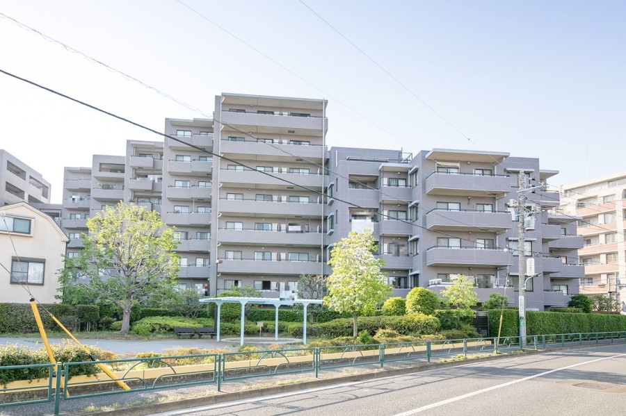 2021年共用部大規模修繕工事実施済！管理体制良好なマンションです。周辺には緑豊かな公園が点在し、休日のおでかけにぴったりです。