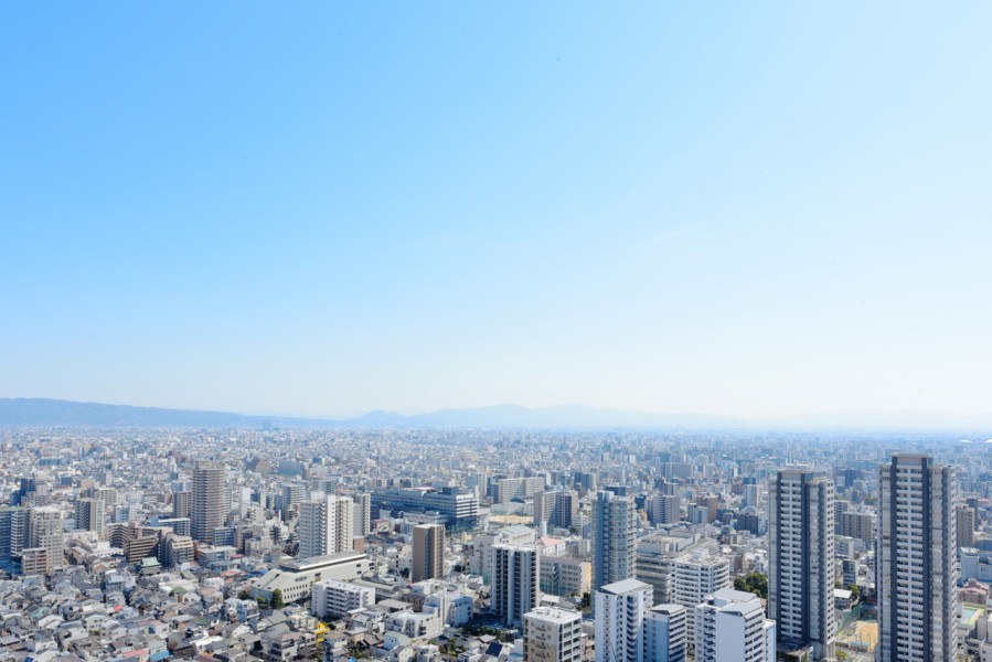 33階部分、大阪市街の街並みと大きな空を眺めることができます。活気あふれる街並みと、広い空の変化を楽しみながら毎日の生活に安らぎとエネルギーを与えてくれます。