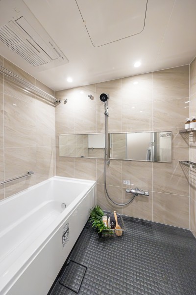 1日の疲れをしっかりと癒す1620サイズの広々バスルームです。ゆったりとしたバスタブで毎日のお風呂時間を心ゆくまでお楽しみいただけます。