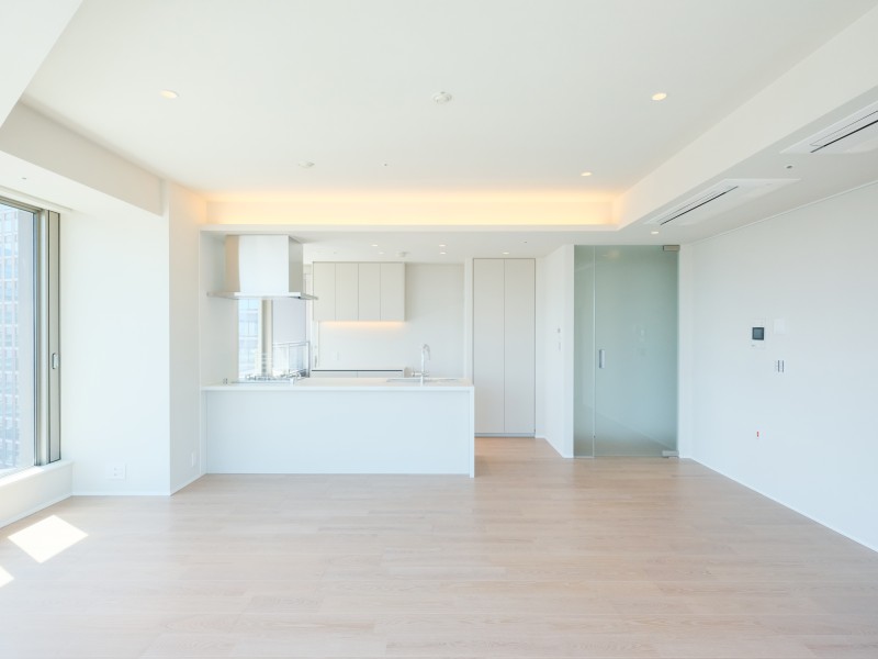 住まう方の暮らしやすさと心地よさを追求したリビングです。目に肌に心にやさしく温かい上質な住空間が、暮らしに余裕をもたらしてくれます。