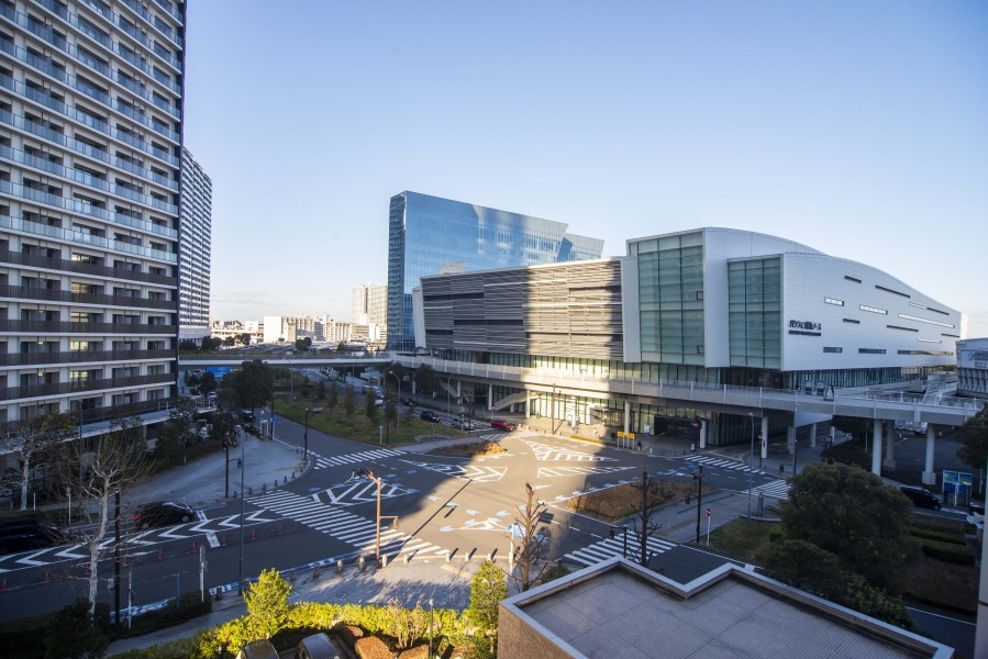 バルコニーからの眺望です。変わりゆく空の色を楽しみながら日々をアップデートできそうです。