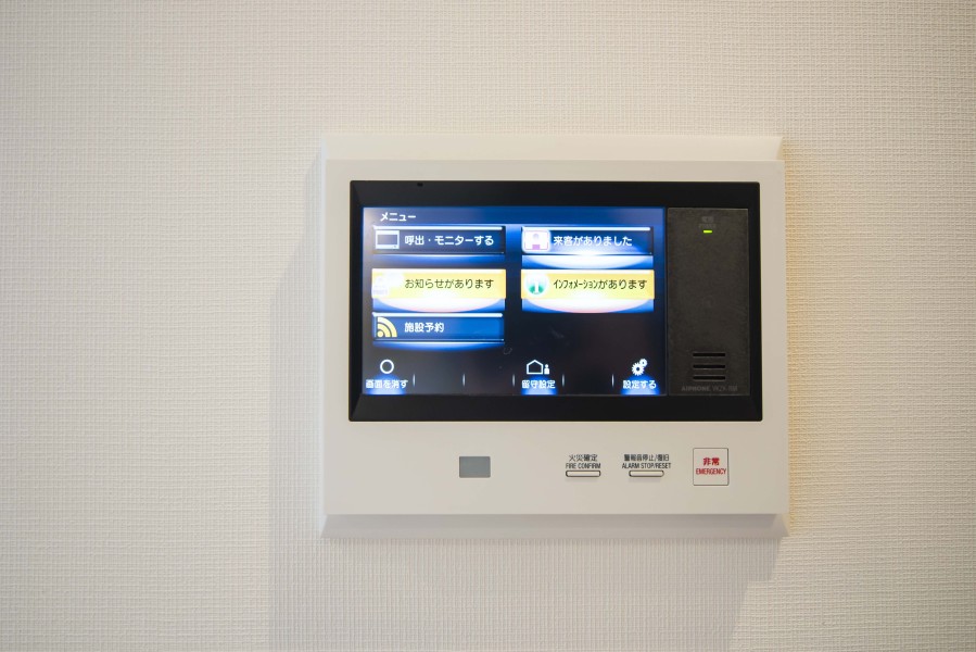 ◆TVモニター付インターホン◆訪ねてきた相手をモニター越しに確認でき、防犯対策に役立ちます。インターホン越しに話をすることが可能です。