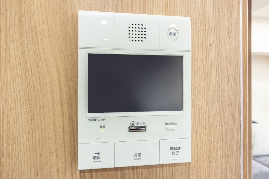 ◆TVモニター付インターホン◆訪ねてきた相手をモニター越しに確認でき、防犯対策に役立ちます。インターホン越しに話をすることが可能です。